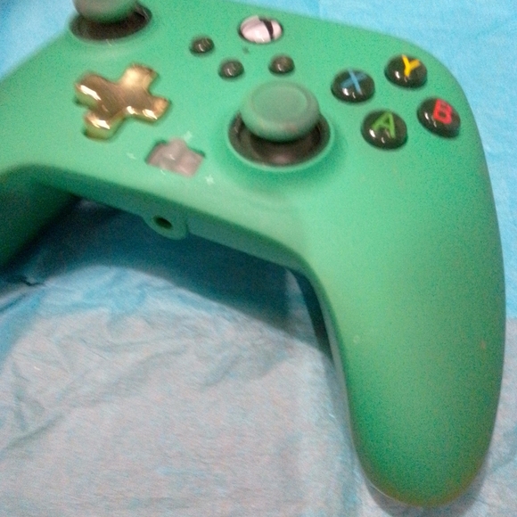 Wireless Green Gaming Controller - Picture 2 of 3